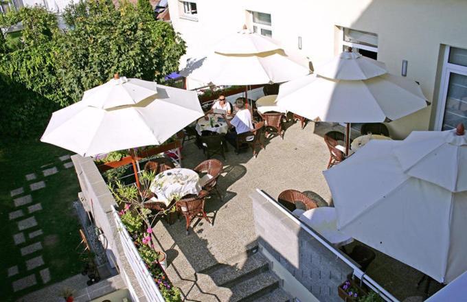 Hotel Maxim Svätý Jur Dış mekan fotoğraf