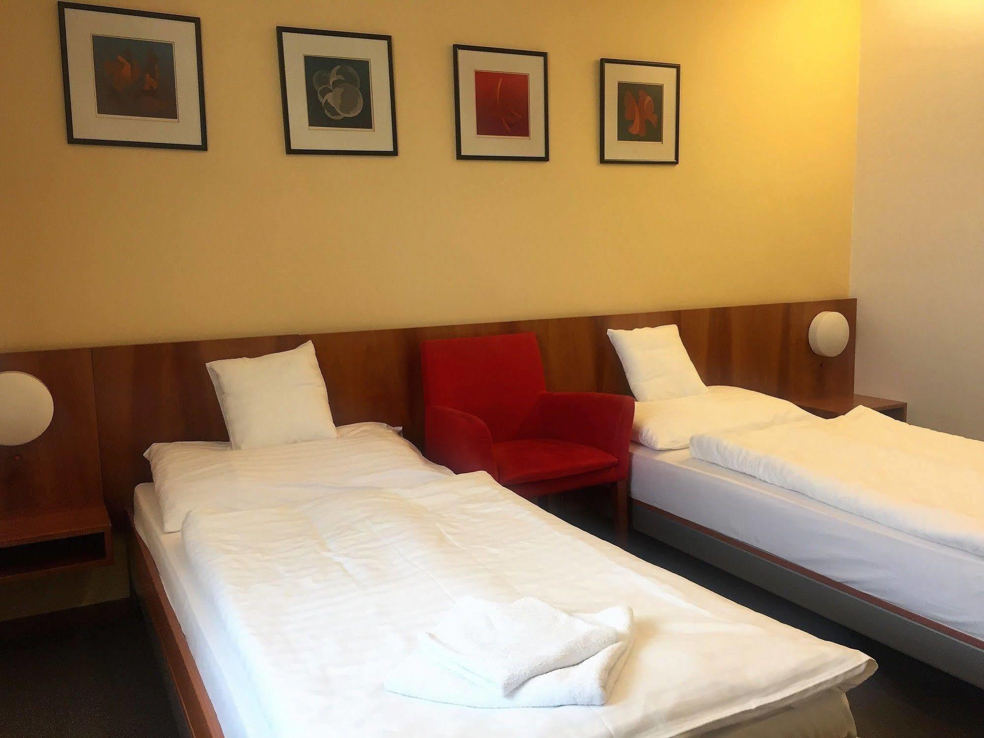 Hotel Maxim Svätý Jur Dış mekan fotoğraf